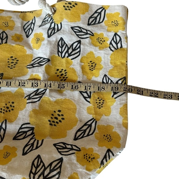 VERA NEUMANN CANVAS YELLOW FLOWER TOTE - Picture 10 of 14